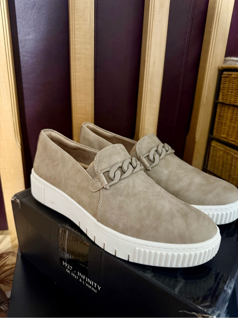 NIB Naturalizer Trish Slip On Platform Sneaker Taupe Chain Mules Flat 8.5